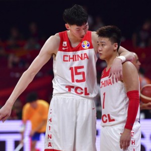 昔日男篮红队6人聚首北京男篮：李楠成顾问 周琦赵睿雷蒙加盟